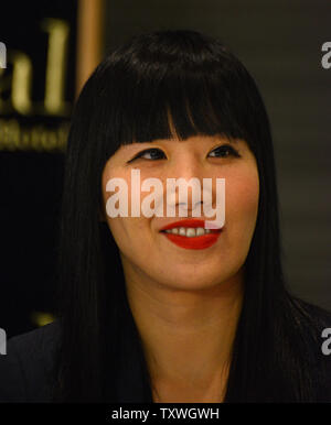 Die amerikanische Schauspielerin Vivian Bang der Fernsehserie ullivan & Sohn' nimmt teil an einer Pressekonferenz über ihre Erfahrungen in Israel, im Inbal Hotel in Jerusalem, Israel, 6. Oktober 2013. Bang ist Teil einer Delegation der Amerikanischen Film- und TV-Schauspieler, die Besuchen Israel mit "America's Stimmen in Israel". UPI/Debbie Hill Stockfoto