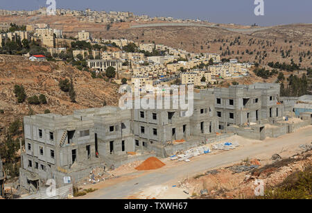 Eine Übersicht über die neuen jüdischen Wohnungen in der Siedlung Pisgat Zeev, nördlich von Jerusalem, in der West Bank, 5. November 2013. Der israelische Premierminister Benjamin Netanjahu verkündet, dass Israel 5000 neue Wohneinheiten in Ost-Jerusalem und im Westjordanland, die nach dem Loslassen 26 palästinensischen Gefangenen in der letzten Woche bauen. US-Außenminister John Kerry kommt in Israel heute Abend Gespräche mit israelischen und palästinensischen Führer zu halten Morgen. Die Palästinenser unter israelischer Siedlungen als Haupthindernis in den Friedensverhandlungen. UPI/Debbie Hill Stockfoto