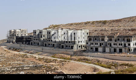 Eine Übersicht über die neuen jüdischen Wohnungen in der Siedlung Pisgat Zeev, nördlich von Jerusalem, in der West Bank, 5. November 2013. Der israelische Premierminister Benjamin Netanjahu verkündet, dass Israel 5000 neue Wohneinheiten in Ost-Jerusalem und im Westjordanland, die nach dem Loslassen 26 palästinensischen Gefangenen in der letzten Woche bauen. US-Außenminister John Kerry kommt in Israel heute Abend Gespräche mit israelischen und palästinensischen Führer zu halten Morgen. Die Palästinenser unter israelischer Siedlungen als Haupthindernis in den Friedensverhandlungen. UPI/Debbie Hill Stockfoto