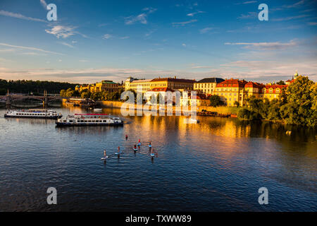 Prag citicsape von der Brücke in Prag, Hauptstadt der Tschechischen Republik gesehen Stockfoto