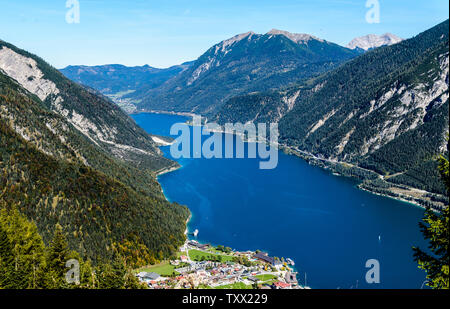 Luftaufnahme am Achensee Achensee - See. Pertisau in Tirol mit Alpen. Österreich. Stockfoto