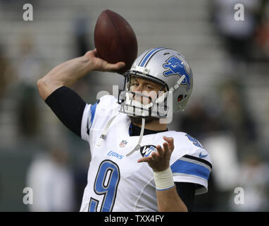 Detroit Lions Matthew Stafford, erwärmt sich am Lambeau Field, bevor die Detroit Lions und Green Bay Packers Spiel am 28 Dezember, 2014 in Green Bay, Wisconsin. UPI/Jeffrey Phelps Stockfoto