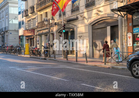 Alte typische Häuser in der literarischen Viertel der Innenstadt von Madrid, die Hauptstadt von Spanien. Stockfoto