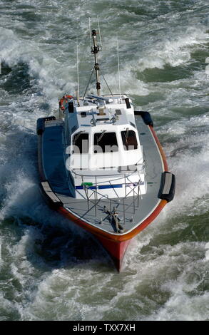 AJAXNETPHOTO. 10. APRIL 2006. LE HAVRE, Frankreich. - Arbeitsboote - Pilot - HAFEN LOTSENBOOT LOUIS BRINDEAU. Foto: Jonathan Eastland/AJAX REF: D 61004 1091 Stockfoto