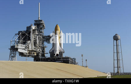 Die NASA Space Shuttle "Atlantis" sitzt auf Komplexe 39 verschraubt Ein im Kennedy Space Center am 13. Mai 2010. Atlantis wird seine letzte Mission mit einer Crew von sechs zur Internationalen Raumstation fliegen die Russische Mini-Research Module während seiner 12-tägigen Mission zu liefern. UPI/Joe Marino-Bill Cantrell Stockfoto