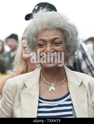 Star Trek Schauspielerin, Nichelle Nichols wer spielte Lieutenant Uhura besucht die Arbeitsniederlegung an die Crew von STS 135 im Kennedy Space Center am 8. Juli 2011. UPI/Joe Marino - Bill Cantrell Stockfoto