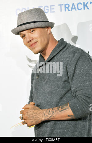 Sänger Chris Rene aus der X-Faktor beachtet wird. Ich.bin TRANS4M Boyle Heights Benefizkonzert im Hollywood Palladium in Los Angeles am 9. Februar 2012. UPI/Christine Kauen Stockfoto