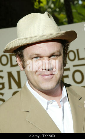 Schauspieler John C. Reilly stellt in der Hollywood Foreign Press Association (HFPA) Installation Mittagessen im Beverly Hills Hotel in Beverly Hills, Kalifornien am 11. August 2004. Der HFPA verleiht der jährlichen Golden Globe Awards und über $ 1 Mio. in finanzieller Zuschüsse präsentiert Filme, Schulen und gemeinnützige Organisationen während des Mittagessens. (UPI Foto/Francis Specker) Stockfoto