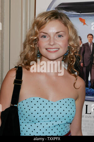 Schauspielerin Izabella Miko kommt an die Premiere des Films 'Laudatio' bei Mann's Festival Theater in Los Angeles, 12. Oktober 2004. Der Film wird von Lions Gate Films am 15. Oktober veröffentlicht. (UPI Foto/Francis Specker) Stockfoto