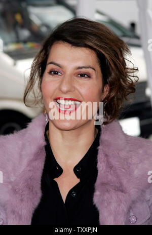 Schauspielerin Nia Vardalos kommt als Gast im November 7, 2004 Los Angeles Premiere des neuen Animationsfilm "Polar Express". Der Film mit Tom Hanks, ist auf das Kinderbuch mit dem gleichen Namen und von Robert Zemeckis Regie, öffnet in den Vereinigten Staaten am 10. November. (UPI Foto/Francis Specker) Stockfoto