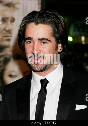 Schauspieler und warf Mitglied Colin Farrell kommt am 16. November 2004 Los Angeles Premiere des Films 'Alexander' am Grauman's Chinese Theater. Die Warner Bros.-Film wird in den Vereinigten Staaten am 24. November veröffentlicht werden. (UPI Foto/Francis Specker) Stockfoto