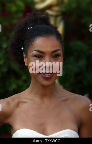 Sophie Okenedo kommt für die 77. jährlichen Academy Awards im Kodak Theater, am 13.02.27, 2005, in Los Angeles. (UPI Foto/Terry Schmitt) Stockfoto