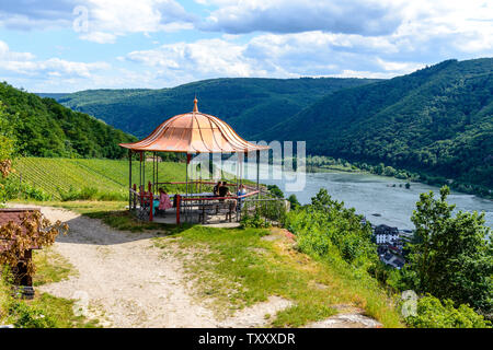 Assmanshausen, Deutschland - 8 November 2019: Pavillon, Arbor im oberen mittleren Rheintal (Mittelrhein), Weinberge von Assmanshausen, in der Nähe von Rüdesheim. Stockfoto