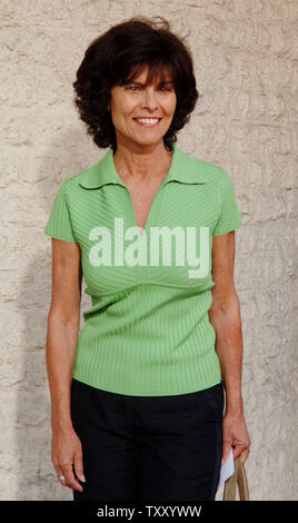 Us-Schauspielerin Adrienne Barbeau, kommt als Gast für einen speziellen Siebung des Motion Picture "Land der Toten", in die "Westwood" in Los Angeles zum 20. Juni 2005. In der 4. Tranche an George Romeros "Nacht der lebenden Toten "horror Serie, die Zombies haben sich über die Erde genommen. Die überlebenden Menschen leben auf einem kleinen abgelegenen Landstrich, mit zwei Seiten durch Flüsse. Die Menschen streben, um zu überleben, während draußen die Zombies sind steadlily weiterentwickelt. (UPI Foto/Jim Ruymen) Stockfoto