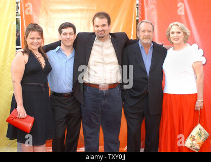 Amy Halloran, Chris Parnell, Mel Rodriguez, Martin Mull und Sharon Gless aus der Show "Dick und Dünn" in der NBC-All-Star-Event Juli 25, 2005, in Los Angeles. Die Veranstaltung Sterne von der NBC Lineup von zeigt. (UPI Foto/John Hayes) Stockfoto