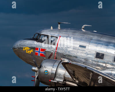 Dakota C-53 - wenig Ägypten, eine C-53 Skytrooper Verkehrsmittel Flugzeug LN-WND durch die Dakota Norway Stiftung. Gebaut 1943, in Europa im Zweiten Weltkrieg diente. Stockfoto