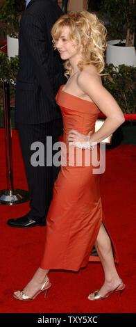 Schauspielerin Linda Cardellini kommt für die 12. jährlichen Screen Actors Guild Awards im Shrine Auditorium in Los Angeles, Kalifornien, 29. Januar 2006. (UPI Foto/Jim Ruymen) Stockfoto