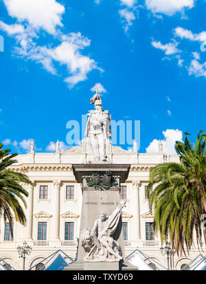 Statue auf dem Platz von Sassari Stockfoto