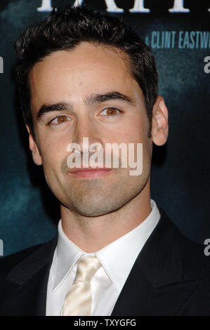 Schauspieler Jesse Bradford, ein Ensemble in 'Flags unserer Väter, die Motion Picture epische Schlacht des Zweiten Weltkriegs auf der Insel Iwo Jima, kommt für die Premiere des Films an der Akademie der Motion Picture Arts and Sciences in Beverly Hills, Kalifornien, die am 9. Oktober 2006. (UPI Foto/Jim Ruymen) Stockfoto