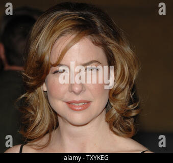 Schauspielerin Robin Weigert, ein Ensemble in der motion picture Drama "der gute Deutsche", kommt für die Premiere des Films im Egyptian Theatre in Hollywood" in Los Angeles am 4. Dezember 2006. Der Film unter der Regie von Steven Soderbergh wird in Berlin nach dem zweiten Weltkrieg eingestellt. (UPI Foto/Jim Ruymen) Stockfoto