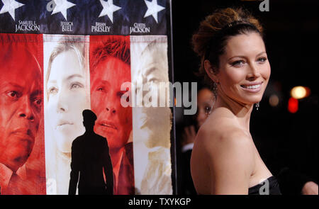 Warf Mitglied Jessica Biel besucht die Weltpremiere von "Heim der Tapferen" an der Akademie der Künste und Wissenschaften in Beverly Hills, Kalifornien am 12. Dezember 2006 statt. (UPI Foto/Phil McCarten) Stockfoto