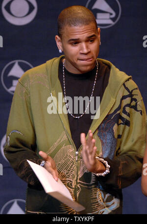 Sänger Chris Brown, der erhielt eine Nominierung für bester neuer Künstler die 49. jährlichen Grammy Awards Nominierungen Nachrichten Konferenz in Los Angeles am 7. Dezember 2006 besucht. Die Grammys in Los Angeles am Februar 11, 2007. (UPI Foto/Jim Ruymen) Stockfoto