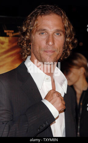 Matthew McConaughey, der schildert Jack Lengyel in der motion picture Sport Drama "Wir sind Marschall", kommt für die Premiere des Films am Grauman's Chinese Theater in Hollywood" in Los Angeles am 14. Dezember 2006. (UPI Foto/Jim Ruymen) Stockfoto