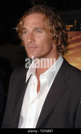 Matthew McConaughey, der schildert Jack Lengyel in der motion picture Sport Drama "Wir sind Marschall", kommt für die Premiere des Films am Grauman's Chinese Theater in Hollywood" in Los Angeles am 14. Dezember 2006. (UPI Foto/Jim Ruymen) Stockfoto