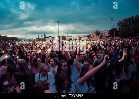 BARCELONA - Mai 18: Die Masse in einem Konzert in der Primavera Pop Festival am 18. Mai 2019 in Barcelona, Spanien. Stockfoto