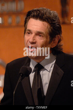 SAG-Präsident Alan Rosenberg spricht bei der Bekanntgabe der 13. jährlichen Screen Actors Guild Awards Nominierungen in West Hollywood, Kalifornien am 4. Januar 2007. (UPI Foto/Phil McCarten) Stockfoto