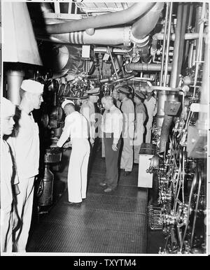 Commander N. V. König zeigt Präsident Harry S. Truman der Technikraum der US S. Augusta als Präsident Touren das Schiff, das ihn an der Potsdamer Konferenz in Deutschland. Stockfoto