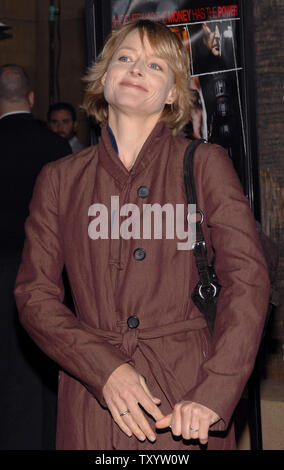 Schauspielerin Jodie Foster kommt als Gast für die Premiere der motion picture Krimi "Die Suche" auf dem Egyptian Theatre in Hollywood" in Los Angeles am 20. März 2007. (UPI Foto/Jim Ruymen) Stockfoto