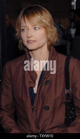 Schauspielerin Jodie Foster kommt als Gast für die Premiere der motion picture Krimi "Die Suche" auf dem Egyptian Theatre in Hollywood" in Los Angeles am 20. März 2007. (UPI Foto/Jim Ruymen) Stockfoto