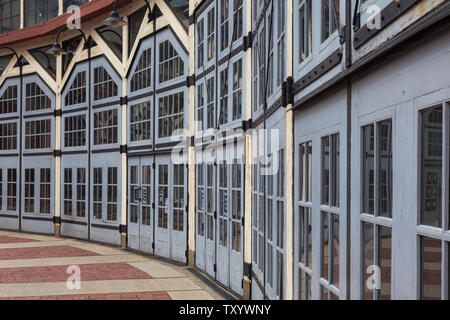 Fenster und Türen des Museumsbahn roundhouse im Stadtteil Yaletown Vancouver British Columbia Stockfoto