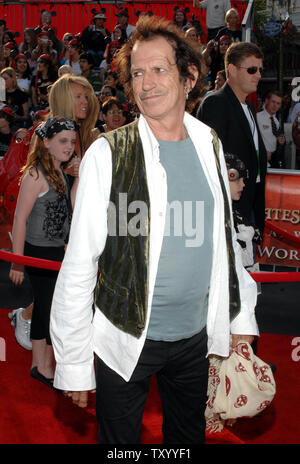 Warf Mitglied Keith Richards kommt für die Premiere von "Piraten der Karibischen Meere: Am Ende der Welt", im Disneyland in Anaheim, Kalifornien am 19. Mai 2007. (UPI Foto/Jim Ruymen) Stockfoto