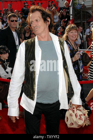 Warf Mitglied Keith Richards kommt für die Premiere von "Piraten der Karibischen Meere: Am Ende der Welt", im Disneyland in Anaheim, Kalifornien am 19. Mai 2007. (UPI Foto/Jim Ruymen) Stockfoto