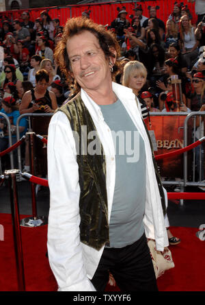 Warf Mitglied Keith Richards kommt für die Premiere von "Piraten der Karibischen Meere: Am Ende der Welt", im Disneyland in Anaheim, Kalifornien am 19. Mai 2007. (UPI Foto/Jim Ruymen) Stockfoto