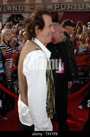 Warf Mitglied Keith Richards kommt für die Premiere von "Piraten der Karibischen Meere: Am Ende der Welt", im Disneyland in Anaheim, Kalifornien am 19. Mai 2007. (UPI Foto/Jim Ruymen) Stockfoto