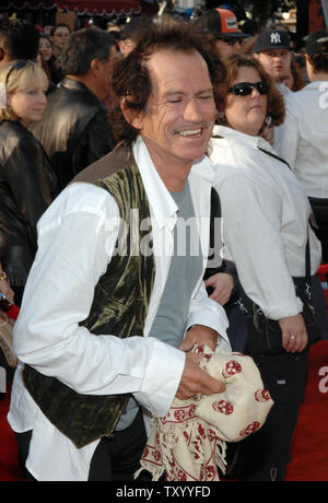 Warf Mitglied Keith Richards kommt für die Premiere von "Piraten der Karibischen Meere: Am Ende der Welt", im Disneyland in Anaheim, Kalifornien am 19. Mai 2007. (UPI Foto/Jim Ruymen) Stockfoto