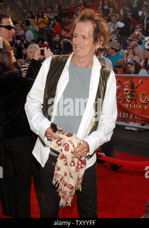 Warf Mitglied Keith Richards kommt für die Premiere von "Piraten der Karibischen Meere: Am Ende der Welt", im Disneyland in Anaheim, Kalifornien am 19. Mai 2007. (UPI Foto/Jim Ruymen) Stockfoto