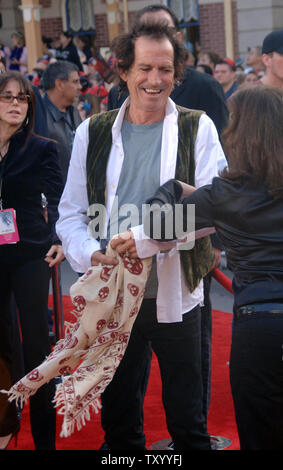 Warf Mitglied Keith Richards kommt für die Premiere von "Piraten der Karibischen Meere: Am Ende der Welt", im Disneyland in Anaheim, Kalifornien am 19. Mai 2007. (UPI Foto/Jim Ruymen) Stockfoto