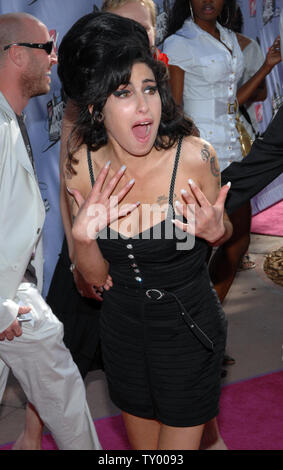 Die britische Sängerin Amy Winehouse kommt für die MTV Movie Awards in Los Angeles am 3. Juni 2007. (UPI Foto/Jim Ruymen) Stockfoto