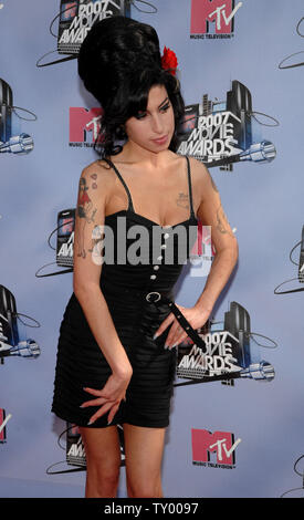 Die britische Sängerin Amy Winehouse kommt für die MTV Movie Awards in Los Angeles am 3. Juni 2007. (UPI Foto/Jim Ruymen) Stockfoto