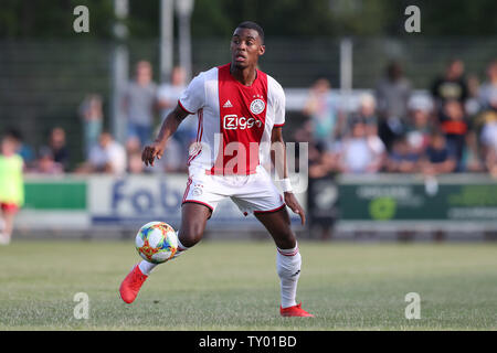 25. Juni 2019 Oldenzaal, Netherlans Fußball Ajax-v Quick 20 L-r: Ryan Gravenberch von Ajax Stockfoto