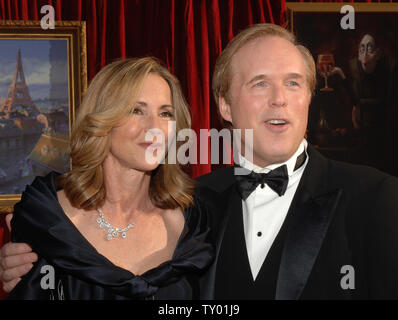 Brad Bird, der Drehbuchautor und Regisseur der Pixar Animated Motion Picture "Ratatouille", sorgt sich die Premiere des Films mit seiner Frau Elizabeth Canney im Grauman's Chinese Theater in Hollywood" in Los Angeles am 22. Juni 2007. (UPI Foto/Jim Ruymen) Stockfoto