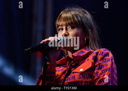 BARCELONA - 18. Mai: Aitana (Sänger von Operacion Triunfo anzeigen) führt im Konzert an Primavera Pop Festival am 18. Mai 2019 in Barcelona, Spanien. Stockfoto