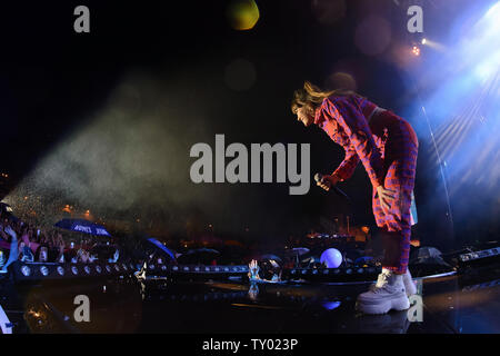 BARCELONA - 18. Mai: Aitana (Sänger von Operacion Triunfo anzeigen) führt im Konzert an Primavera Pop Festival am 18. Mai 2019 in Barcelona, Spanien. Stockfoto