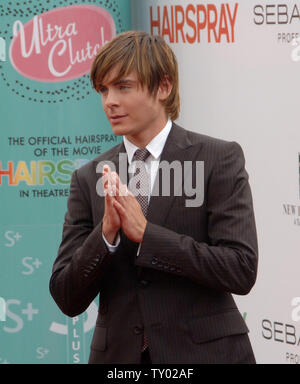 Warf Mitglied Zac Efron besucht die Premiere des Motion Picture musikalische Komödie "Hairspray" in Los Angeles am 10. Juli 2007. Der Film ist eine Verfilmung des Tony award-winning Broadway Produktion, erscheint in den USA am 20. Juli. (UPI Foto/Jim Ruymen) Stockfoto