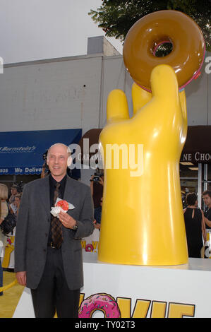 Dan Castellaneta, die Stimme von Homer Simpson in der animierten motion picture Komödie "Die Simpsons - Der Film", bei der Premiere des Films im Westwood Abschnitt von Los Angeles am 24. Juli 2007 eintrifft. (UPI Foto/Jim Ruymen) Stockfoto
