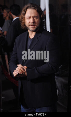 Australische Schauspieler Russell Crowe, ein cast Mitglied im Motion picture Krimi "American Gangster", sorgt sich die Premiere des Films in Los Angeles am 29. Oktober 2007. (UPI Foto/Jim Ruymen) Stockfoto